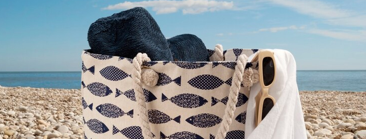 The Ultimate Guide to Packing a Beach Bag Like a Pro-02.jpg